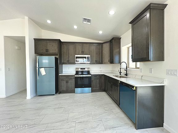 5th image of 355 Trinity Ct