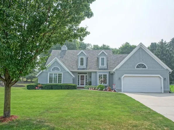 702 Greenway TERRACE, Hartland, WI 53029