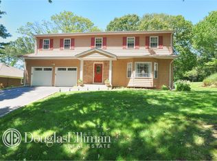 9 Willow Ridge Rd, Bayville, NY 11709