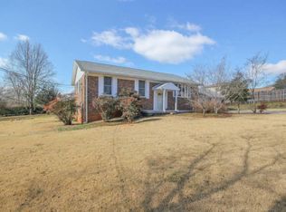 4509 Woodview Rd, Louisville, TN 37777