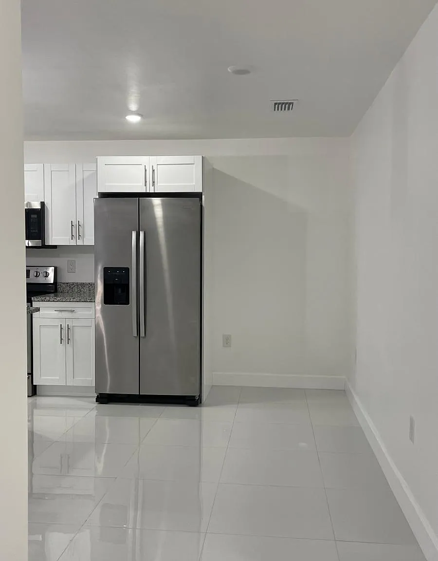 3 bed, 1200 sqft, $2,100 — Photo 4