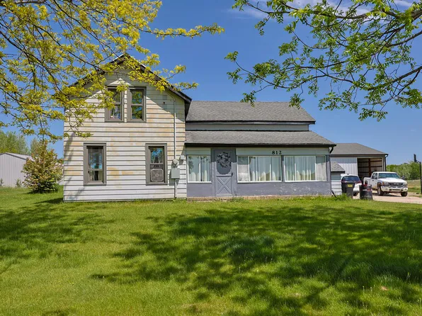 812 E Yale Rd, Rothbury, MI 49452