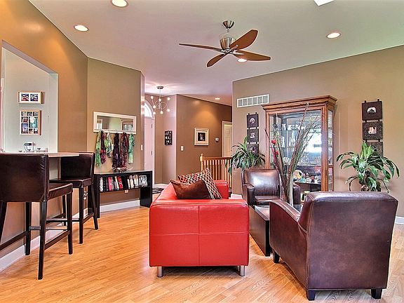 5th image of 700 Oakwood Dr