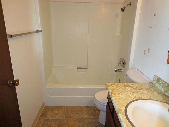 4th image of 353 Hansen Ave
