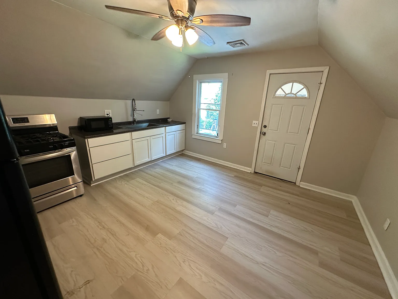 2 bed, 1050 sqft, $1,175 — Photo 2