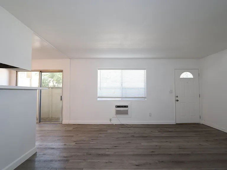 460 Vista Ave — Photo 2
