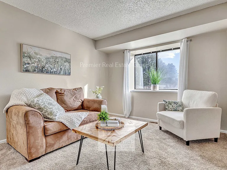 806 London Green Way — Photo 5