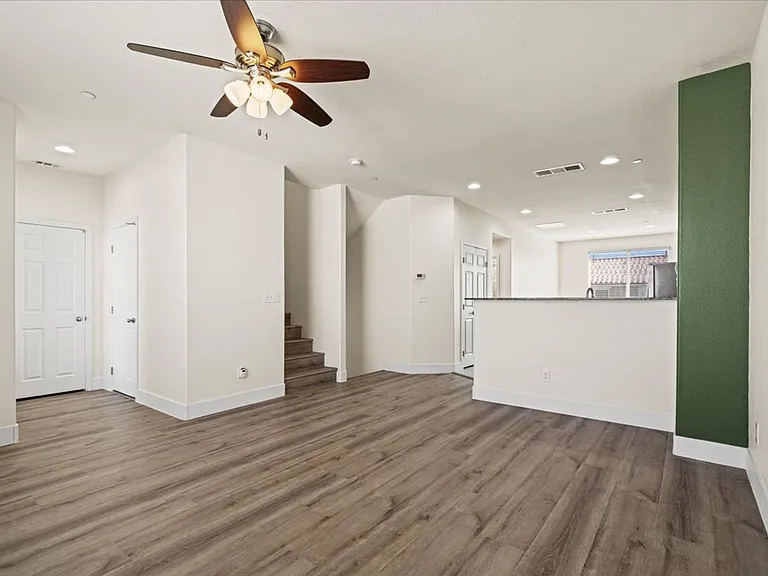4563 Townwall St N — Photo 3