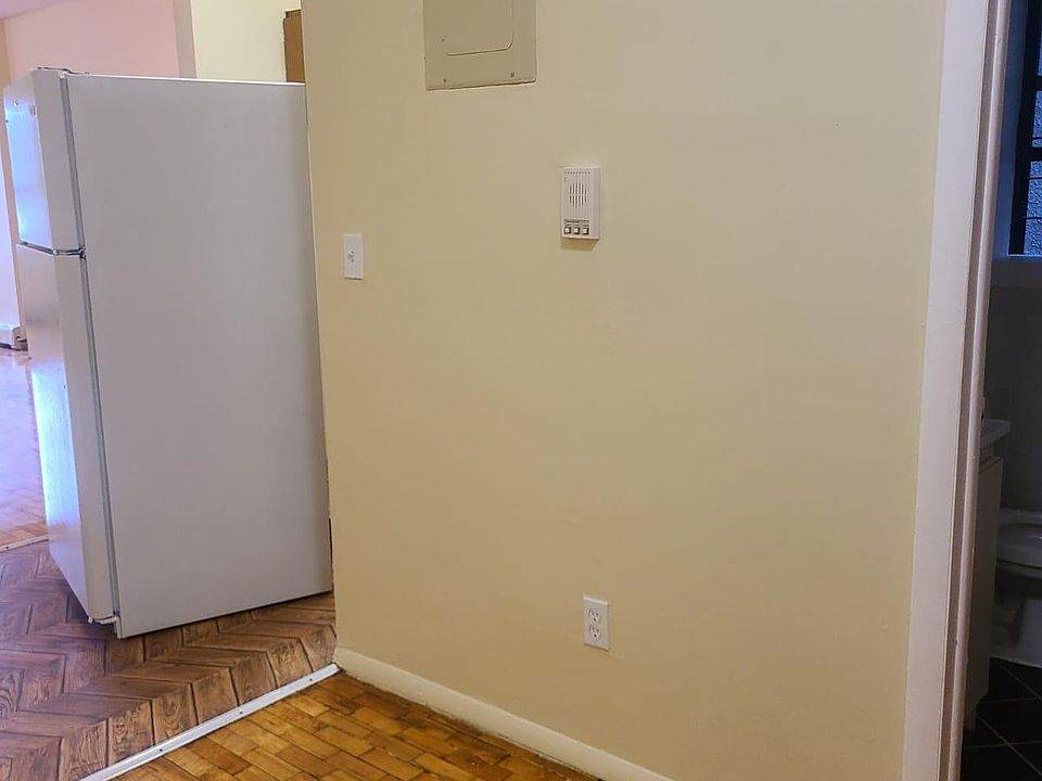 1st image of 209 Riverdale Ave #2B