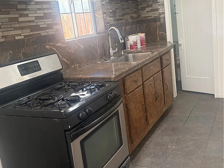 37 Garden Dr — Photo 7