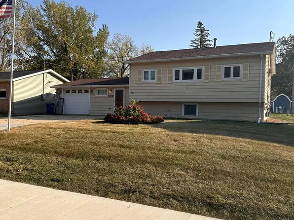 205 2nd St NE, Dodge Center, MN 55927
