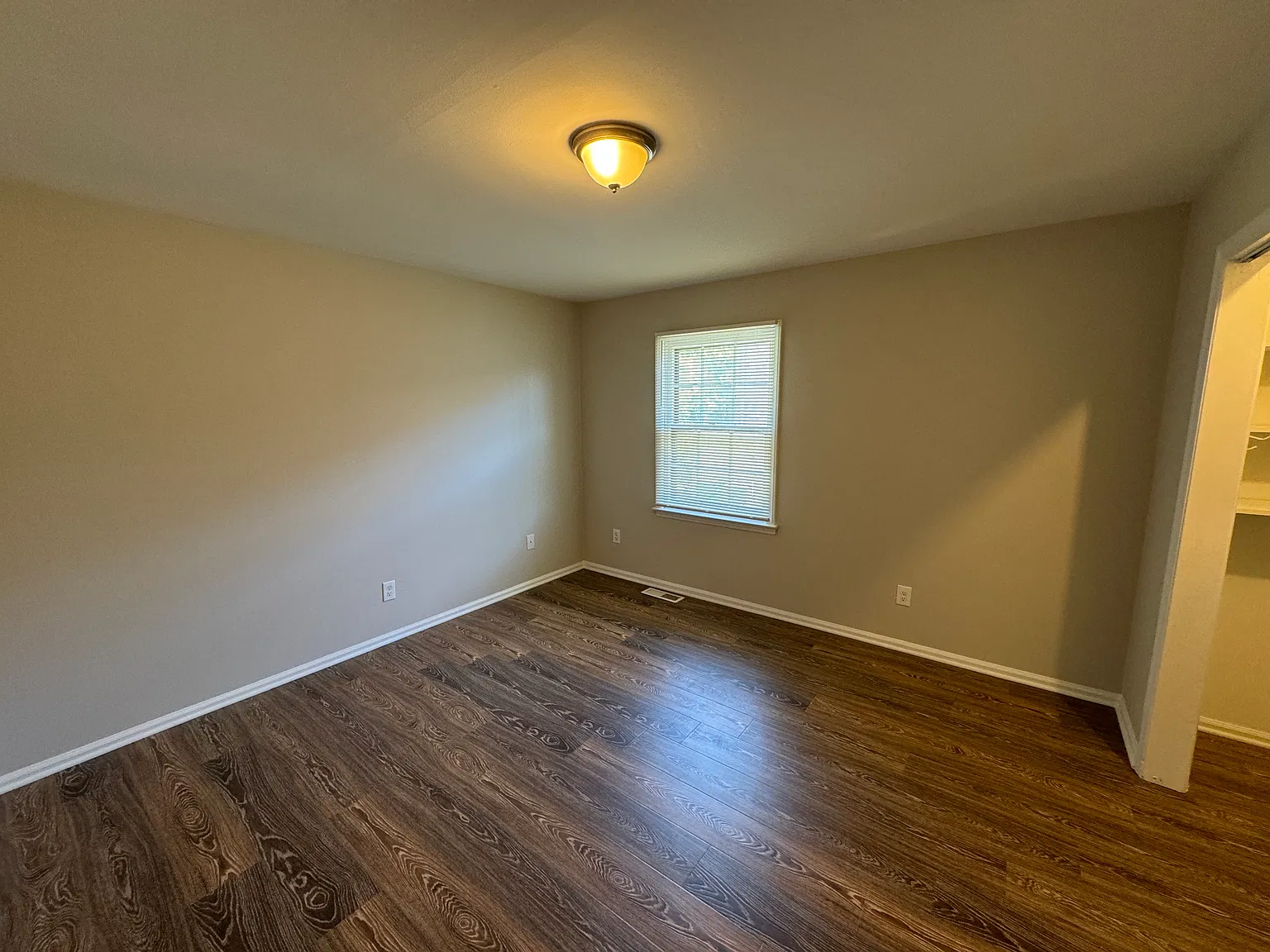 2 bed, 1.5 bath, 900 sqft, $1,595 — Photo 4