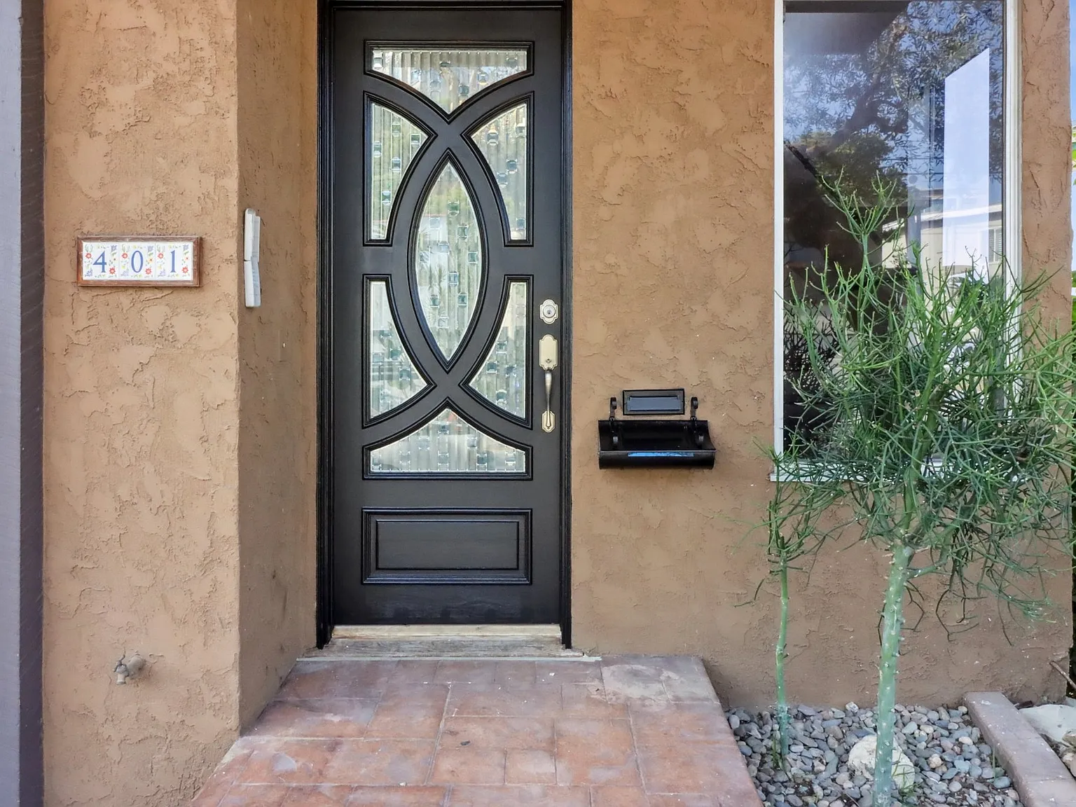 401 Pershing Dr — Photo 3