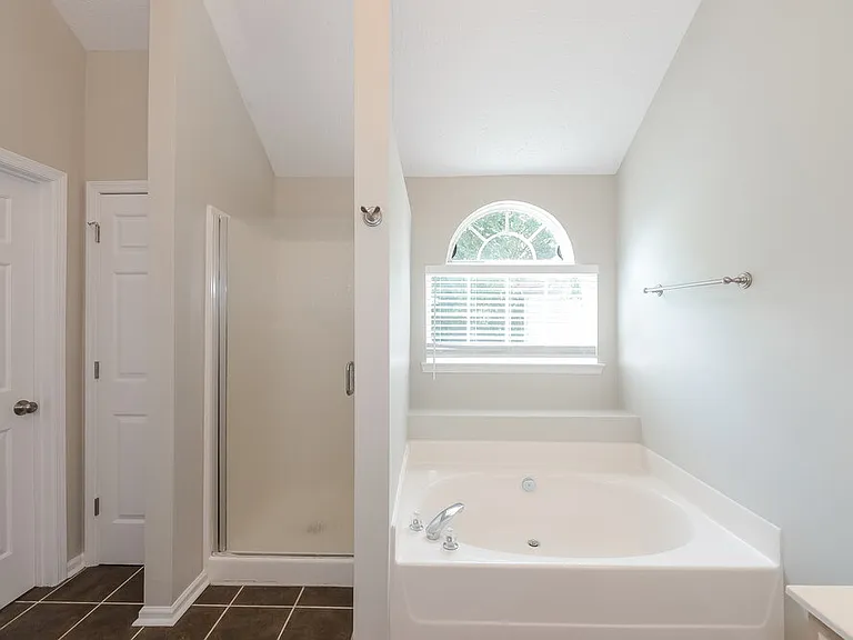 529 Leslie Ann Ct — Photo 9