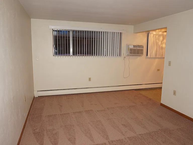 Como Lakes Apartments — Photo 32