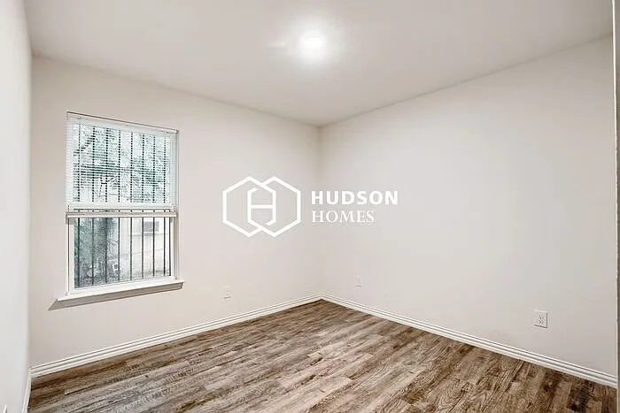 526 S San Eduardo Ave — Photo 7