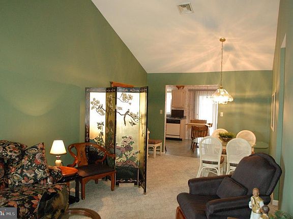 3rd image of 36 Oakgrove Ln