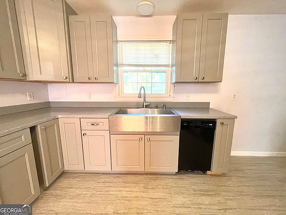 4th image of 115 Sandy Way