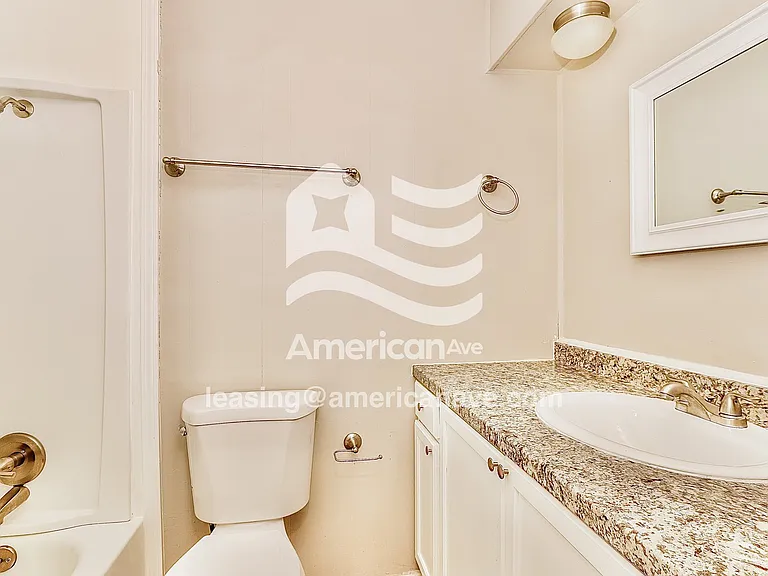 1446851_013_bathroom_14043827.jpg