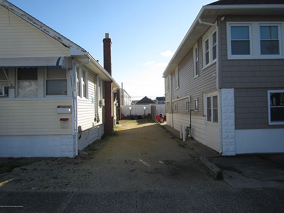 2nd image of 39 Blaine Ave