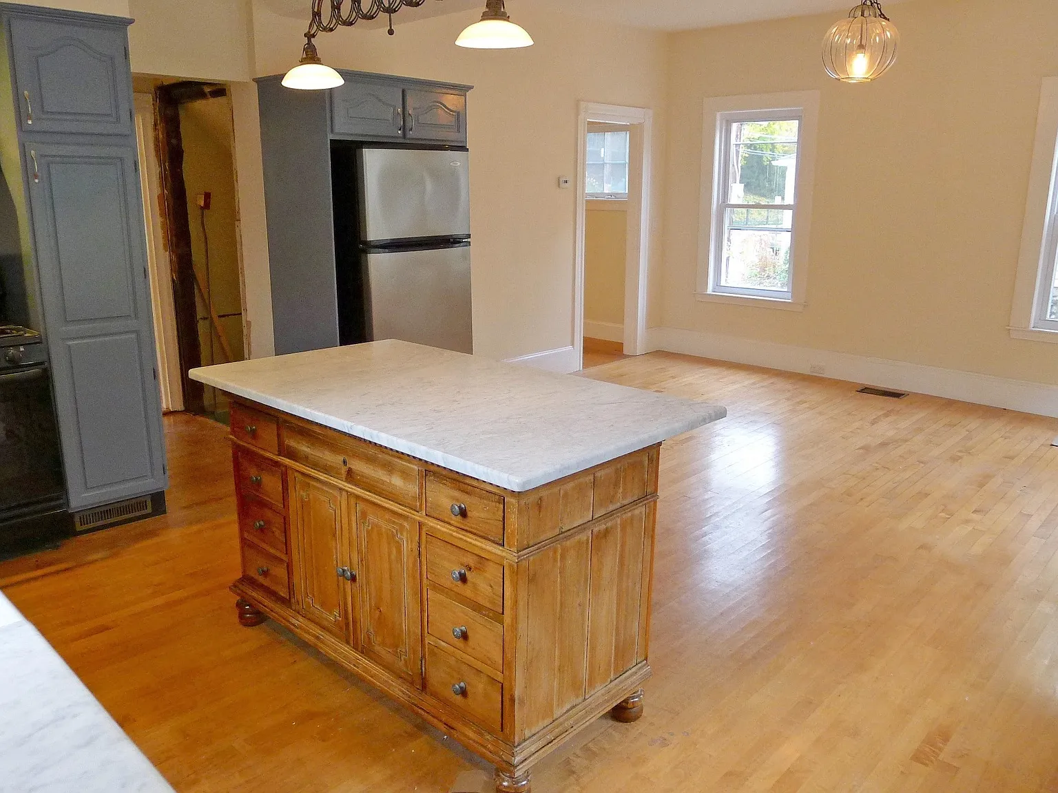 4 bed, 2.5 bath, 1850 sqft, $4,950 — Photo 3