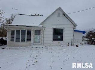 305 N Fulton St, Payson, IL 62360