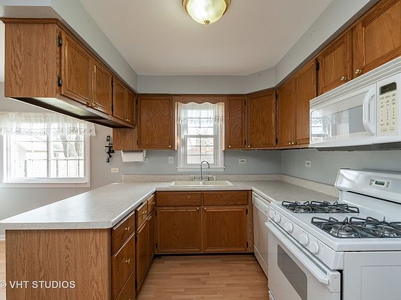 3rd image of 9753 S Marion Ave