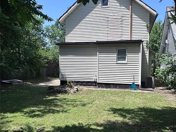4th image of 418 Stanton Ave