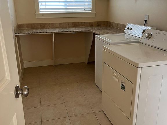 Main floor laundry 11x7