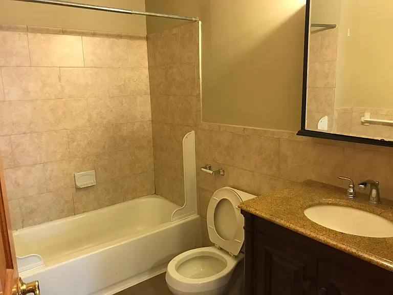 2028 Fairmount Ave #2R — Photo 3