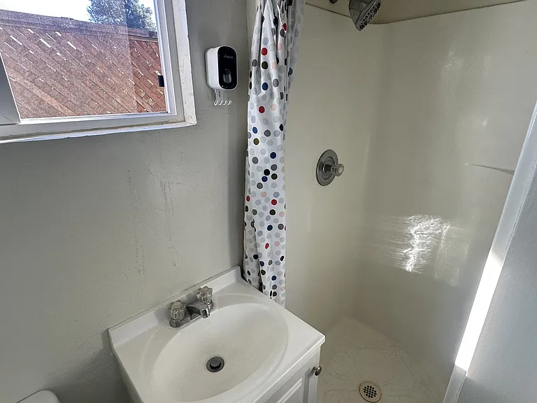 934 Clark St #B — Photo 9