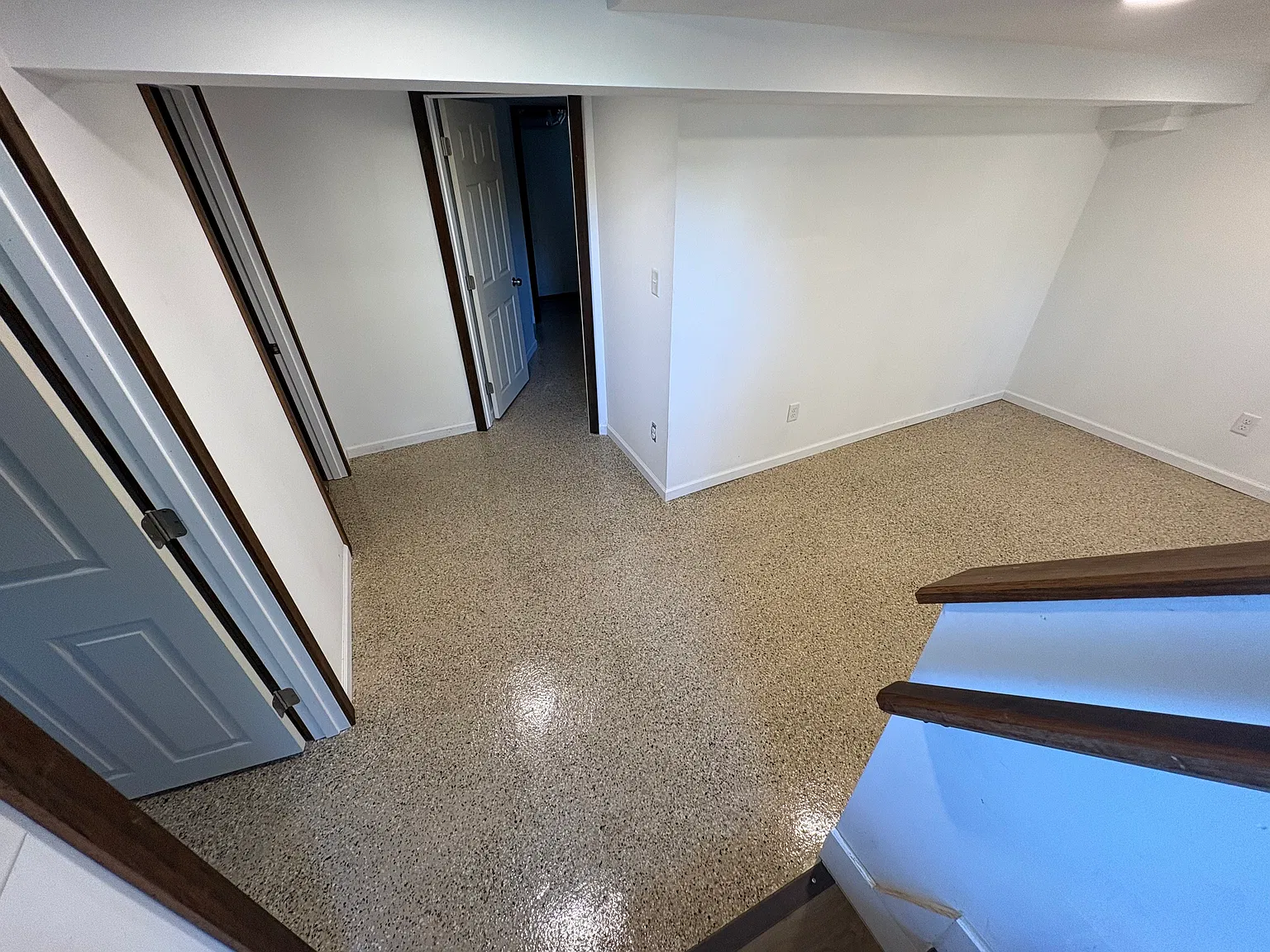 3 bed, 1300 sqft, $1,300 — Photo 2