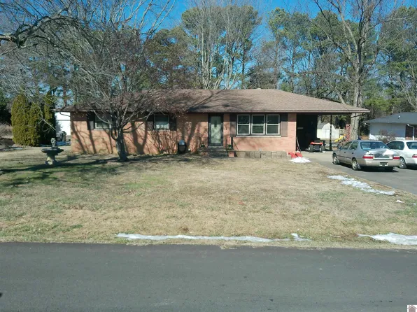 121 Lakeside Dr, Paducah, KY 42003