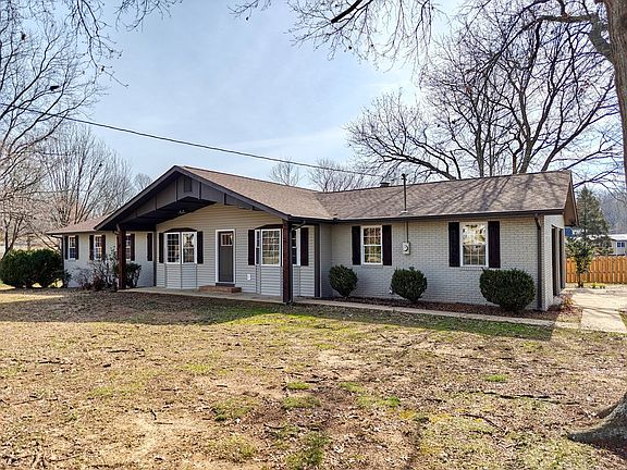 4th image of 210 Diamond Dr