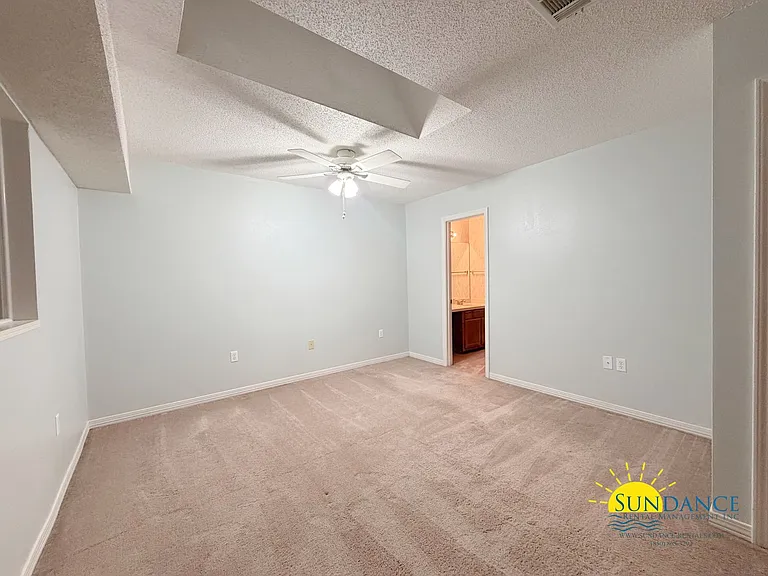 946 Ashley Ln #B — Photo 14