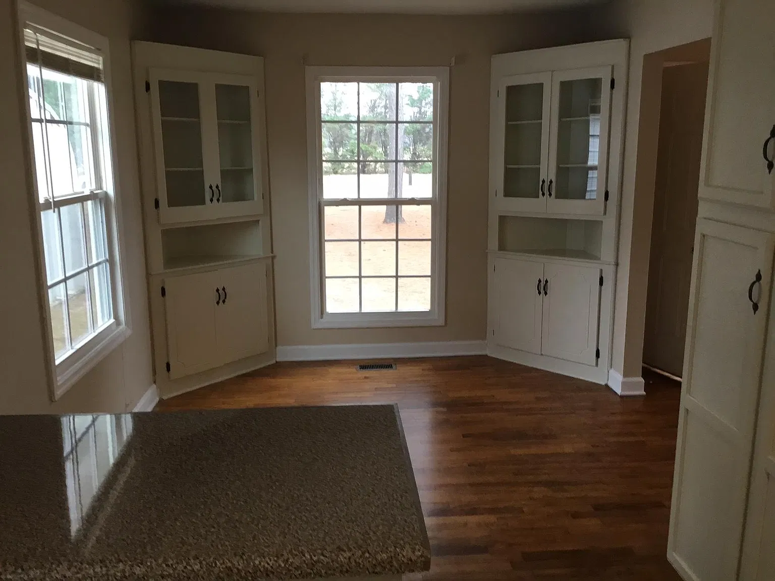 3 bed, 1200 sqft, $1,600 — Photo 4