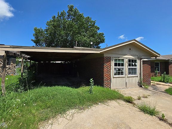 2nd image of 425 NW Oak Park Rd