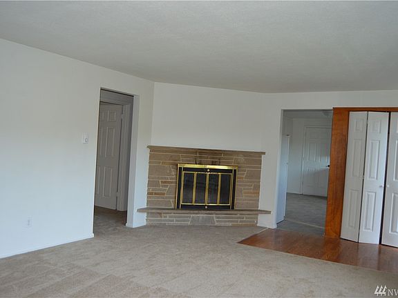 3rd image of 4931 State Highway 303 NE