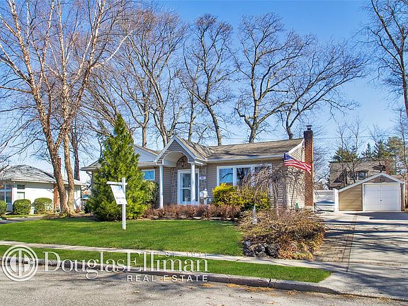 3rd image of 391 Spruce Ln