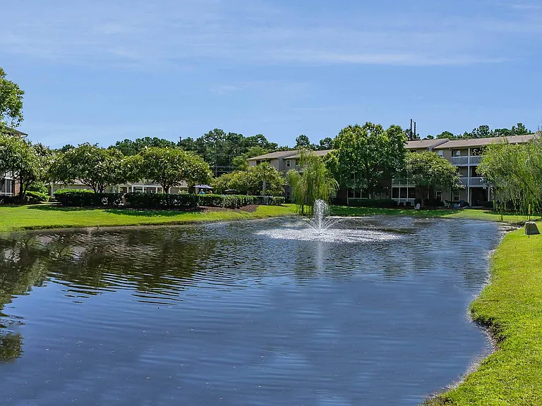 Litchfield Oaks Apartments — Photo 35