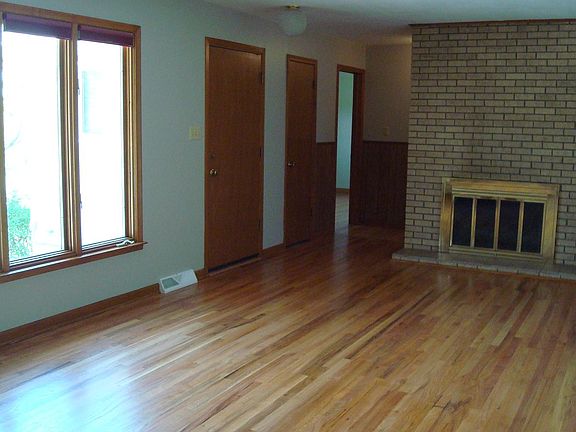 5th image of 5615 NW 35th St