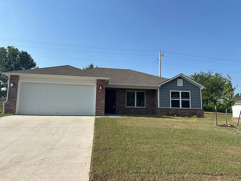8009 E Oakland St — Photo 3
