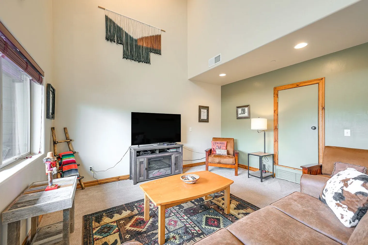1 bed, 1.5 bath, 1227 sqft, $2,427 — Photo 3