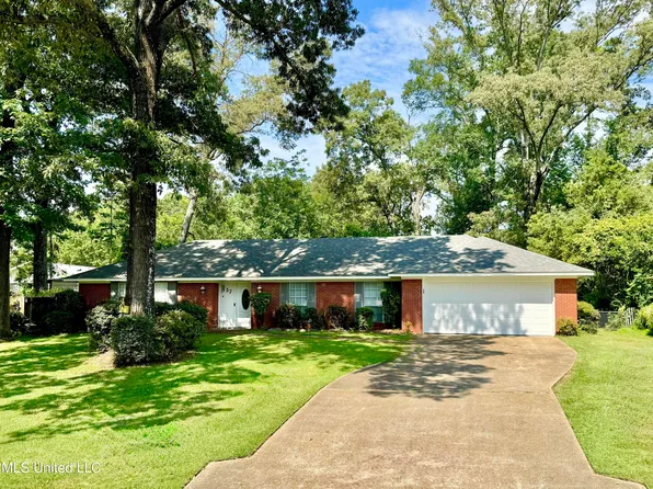37 Woodgate Dr, Brandon, MS 39042