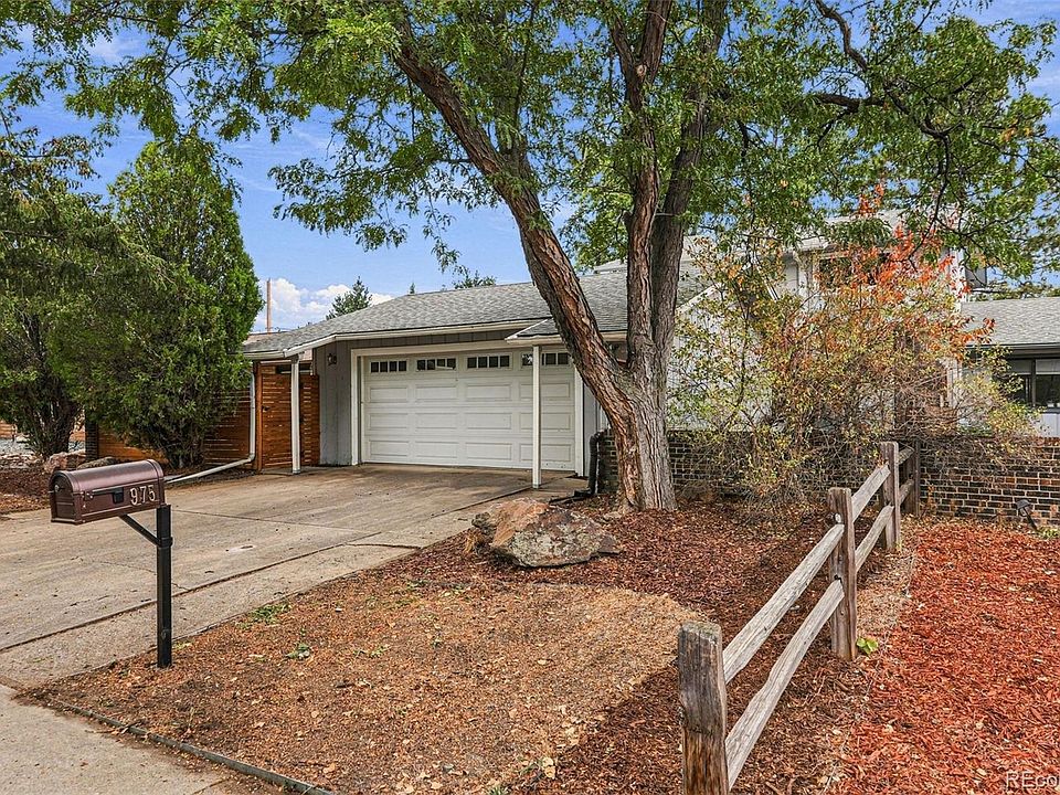 1st image of 975 Roxwood Lane #1