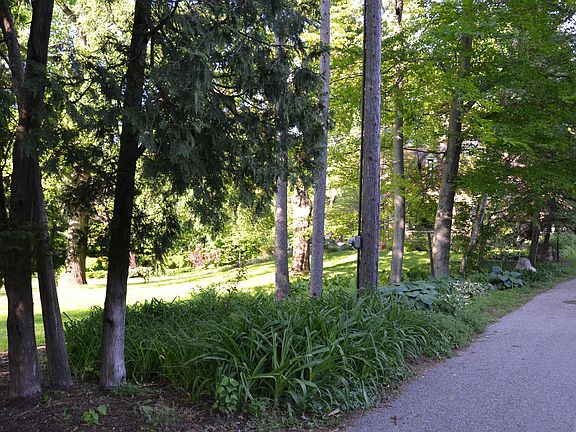 2nd image of 197 Lakeside Dr SE