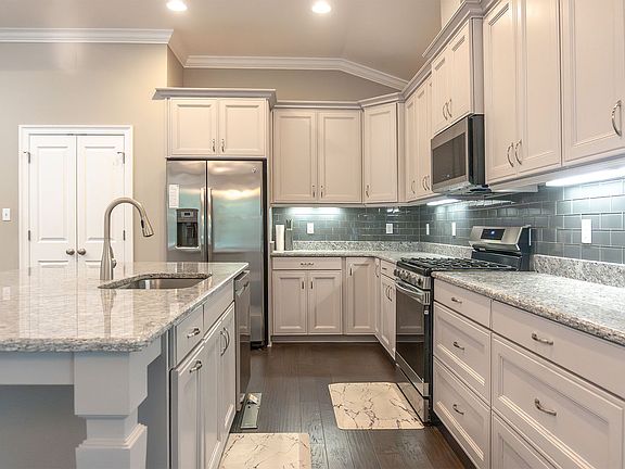 5th image of 2533 Capstone Dr