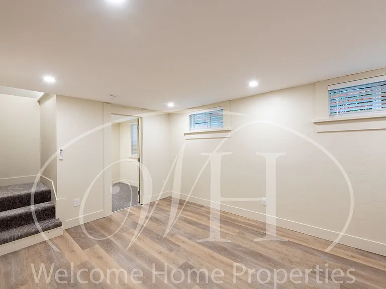 916 Penrose Ave — Photo 9
