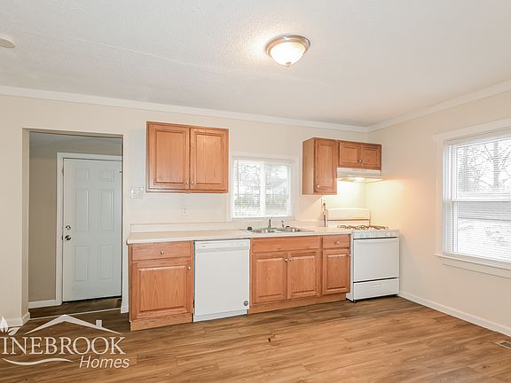 5th image of 2240 Huntington Ave