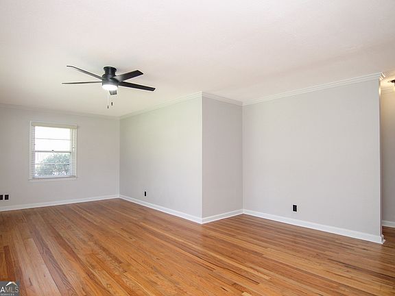 3rd image of 110 Springdale Dr